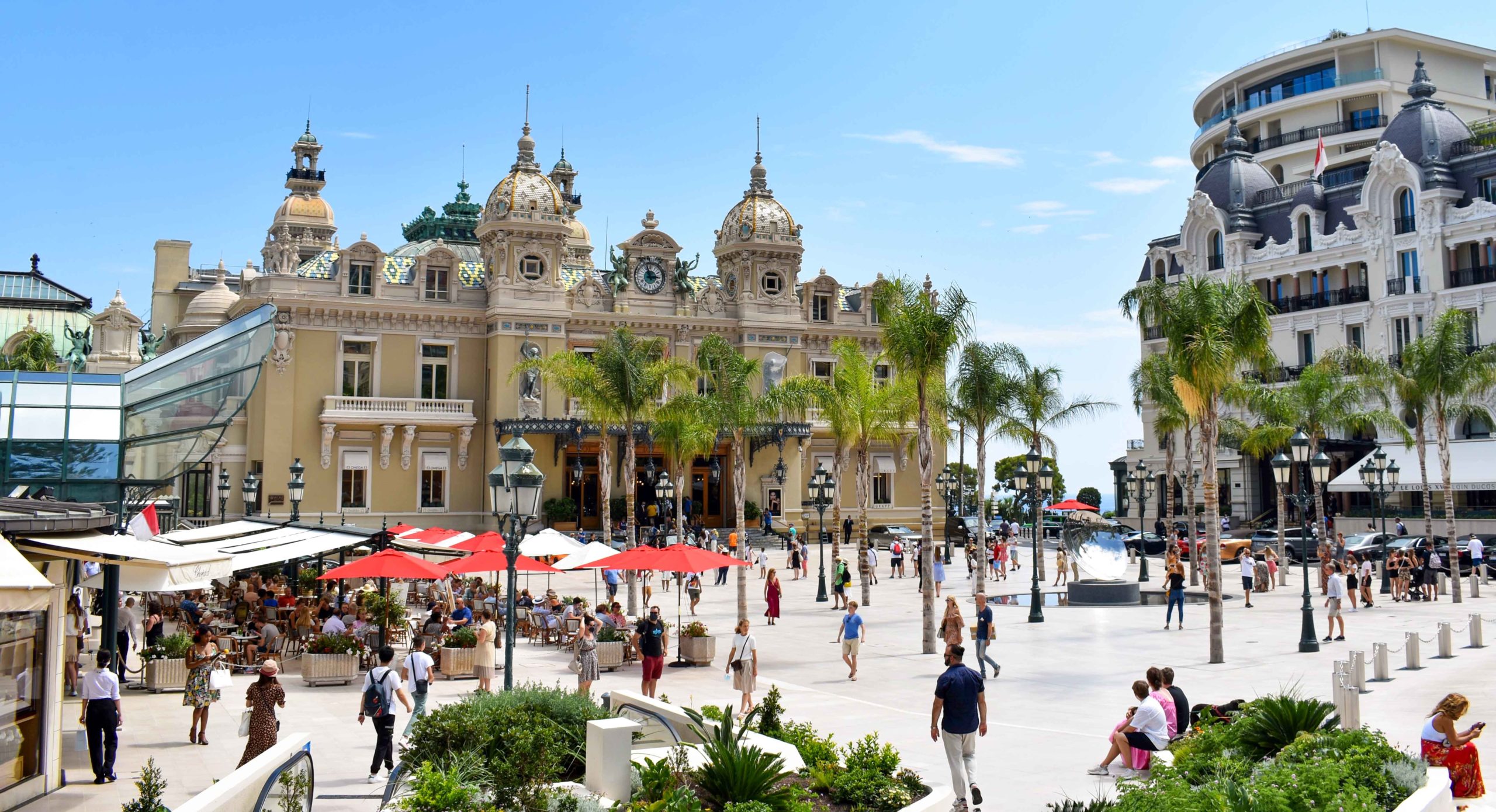 Monte-Carlo Place du Casino © Laura Caillebot - licence [CC BY 2.0] from Wikimedia Commons