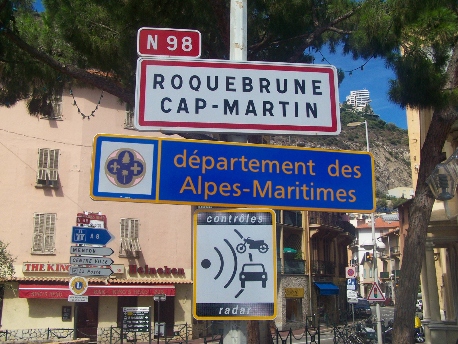 Roquebrune Cap Martin © Florian Pépellin - licence [CC BY-SA 2.5] from Wikimedia Commons