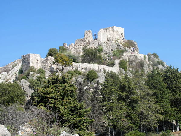 Ruins of Sainte-Agnes by Tangopaso (Public Domain)