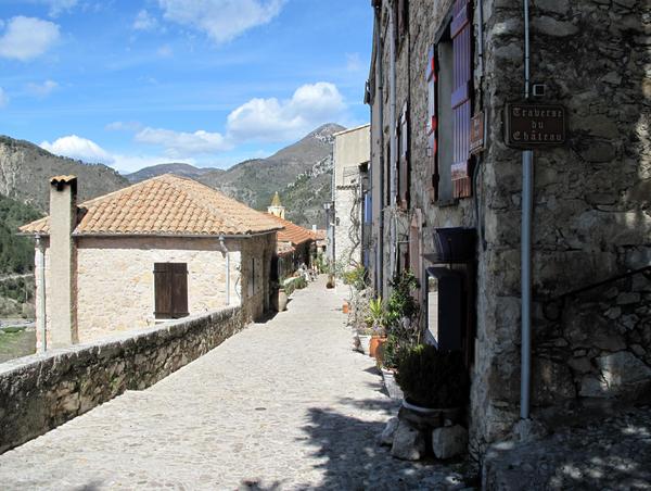 Sainte-Agnes rue des Sarrasins by Tangopaso (Public Domain)