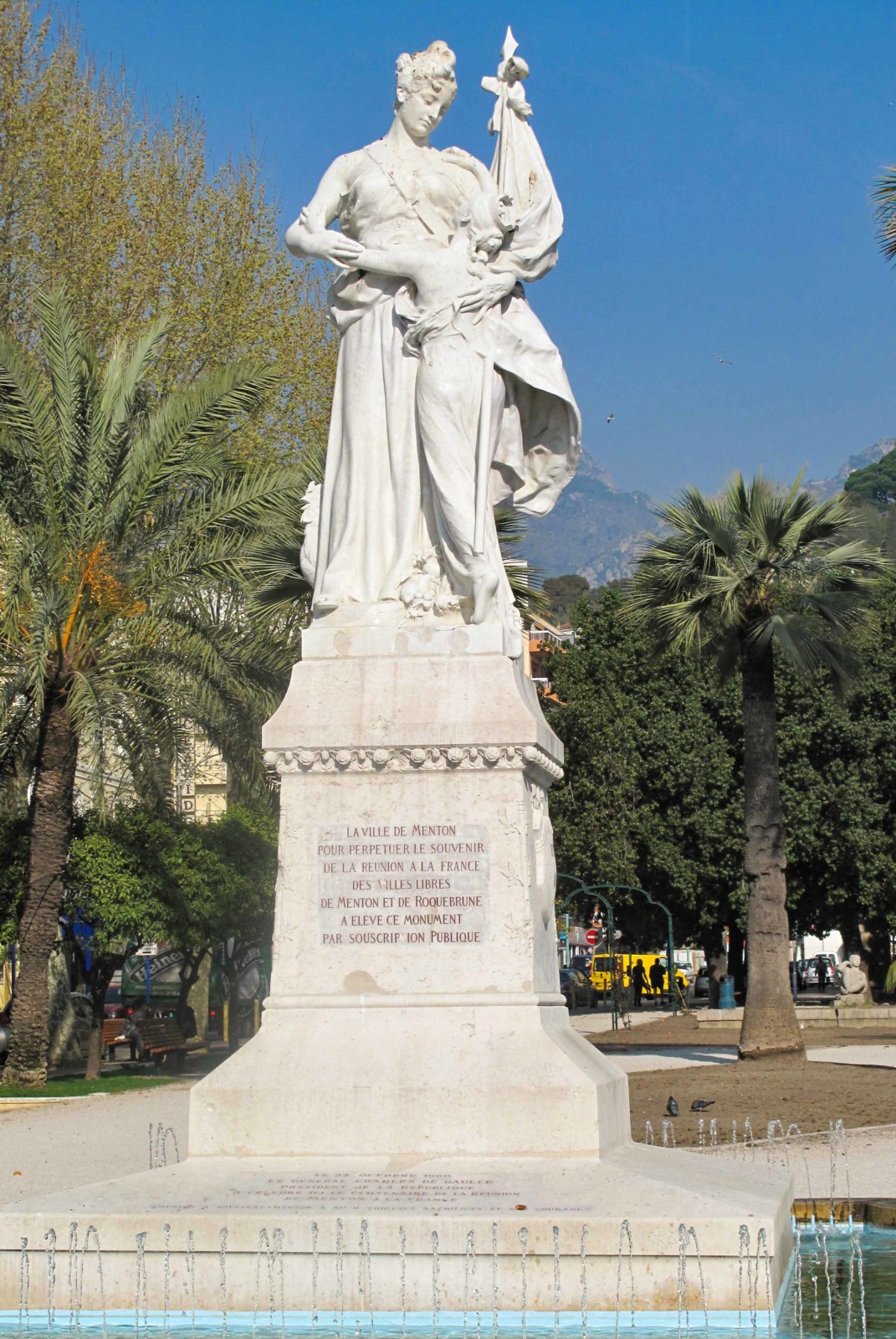 Statue of the union of Menton with France. Photo: Tangopaso (Public Domain)