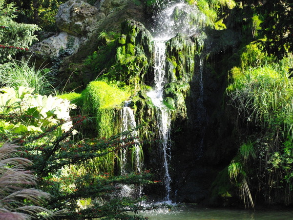 Great Waterfall, Parc de Bagatelle © French Moments