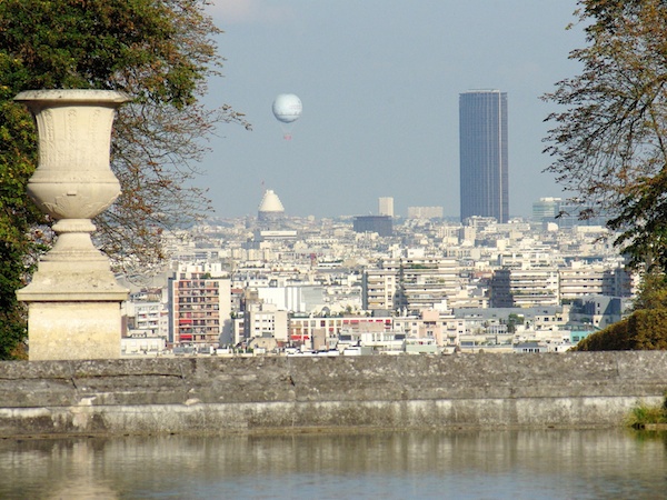 View of Tour Montparnasse from Rond-Point de la Grande Gerbe, Parc de Saint-Cloud © French Moments