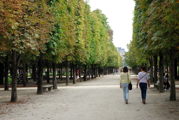 At the Tuileries Garden © French Moments