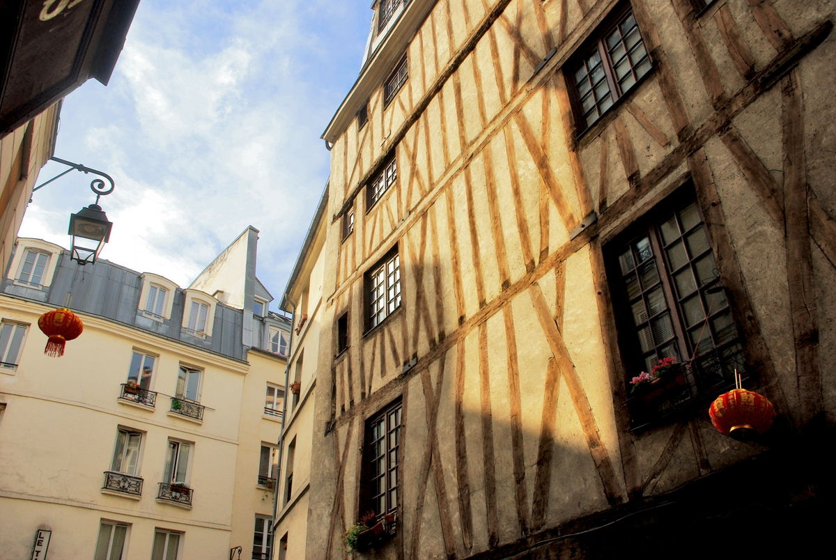 Half-timbered house at 3 Rue Volta, Paris © French Moments