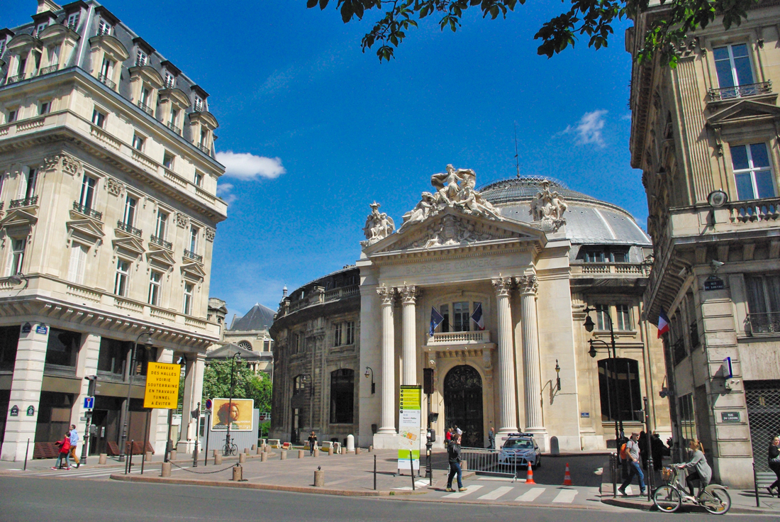 The Bourse du Commerce, Rue du Louvre © French Moments