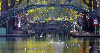 Tenth Arrondissement of Paris Canal Saint-Martin © French Moments