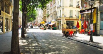 What to see in the Second Arrondissement of Paris? Rue Montmartre, Second Arrondissement of Paris © French Moments