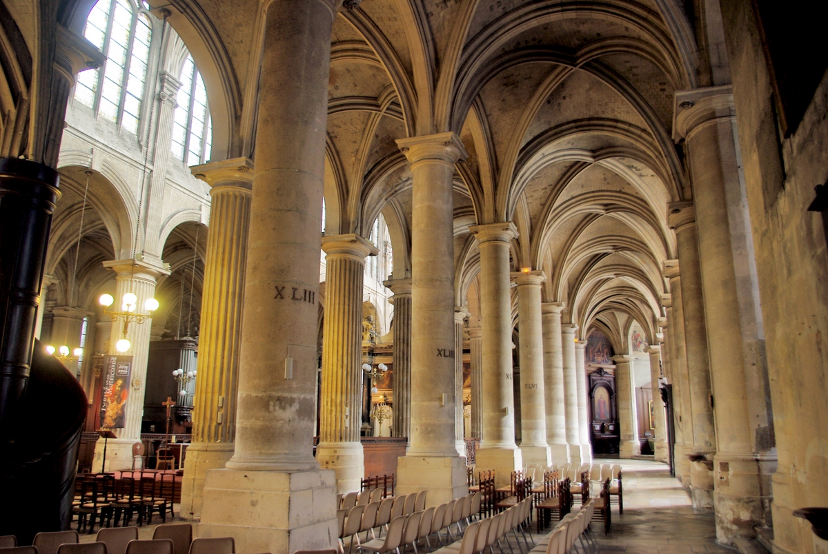 Inside the church of Saint-Nicolas-des-Champs, Paris © French Moments