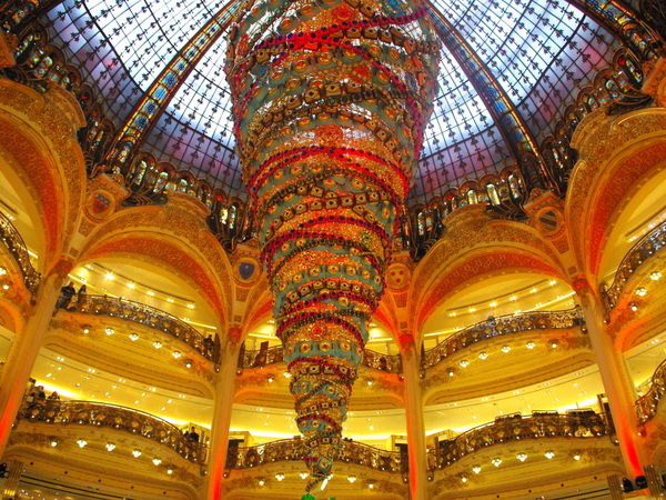The Galeries Lafayette's Upside down Christmas tree © French Moments
