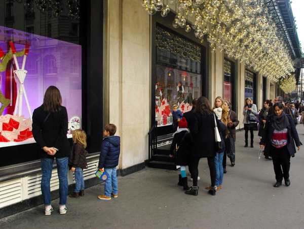 Christmas Windows of Le Bon Marché © French Moments