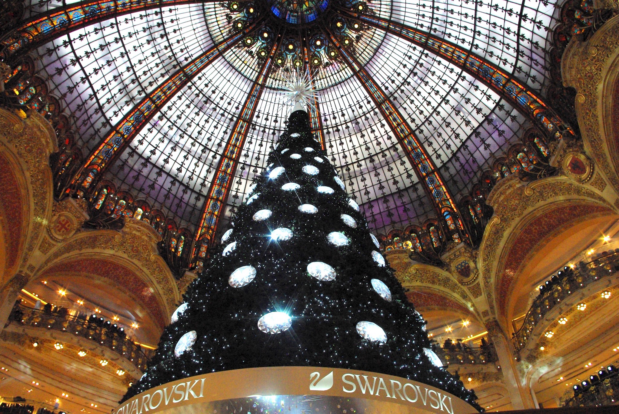 Paris Galeries Lafayette Christmas Tree  9 © French Moments