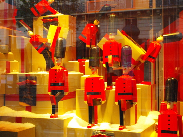 Christmas Windows of Printemps Haussmann © French Moments