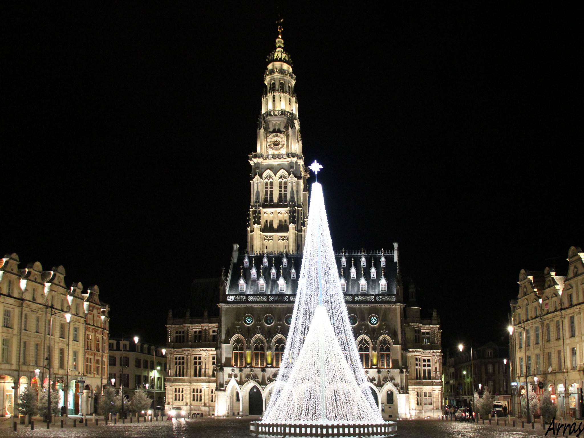 Square in Arras at Christmas © Edith DuBois