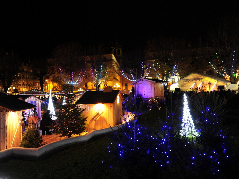 Marché de Noël Place Victor Hugo © JM Francillon - Ville de Grenoble