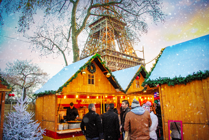 Eiffel Tower at Christmas © French Moments