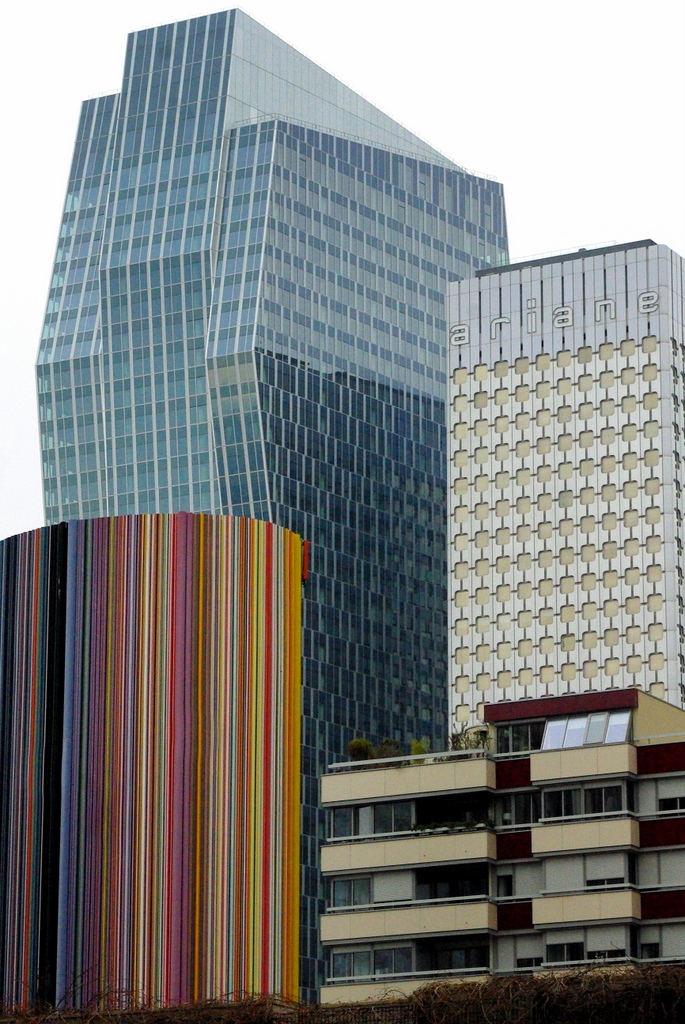 The "Moretti cheminée" in La Défense © French Moments