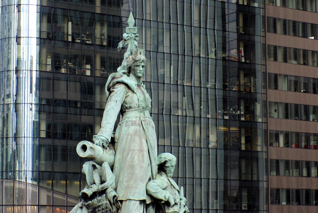 The statue of La Défense de Paris © French Moments