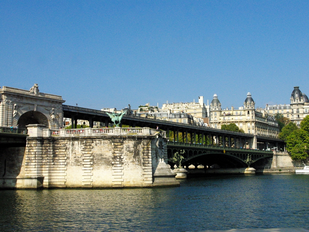 Pont de Bir-Hakeim and la France Renaissante © French Moments