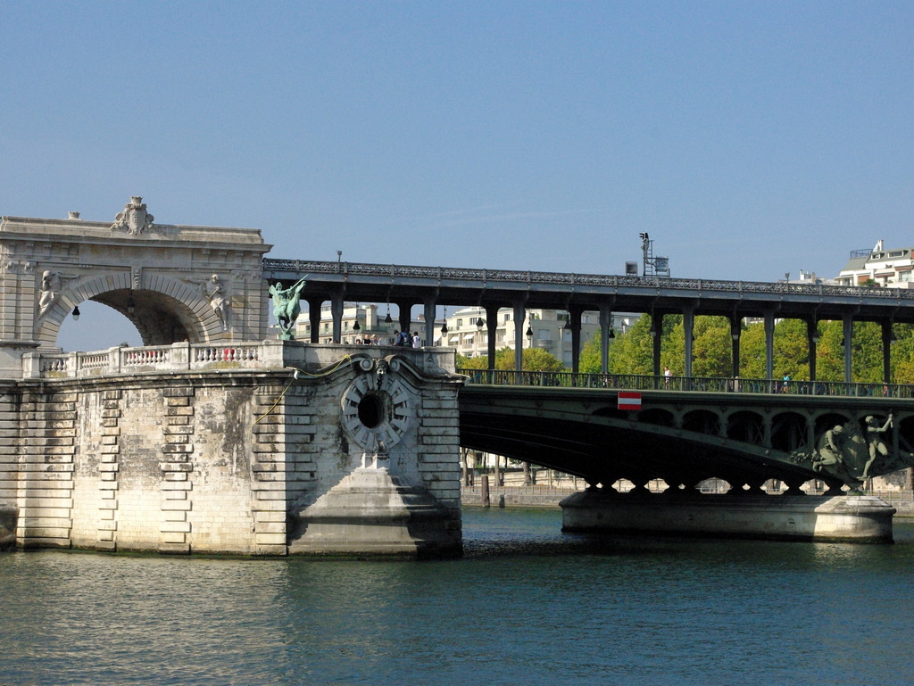 Pont de Bir-Hakeim © French Moments