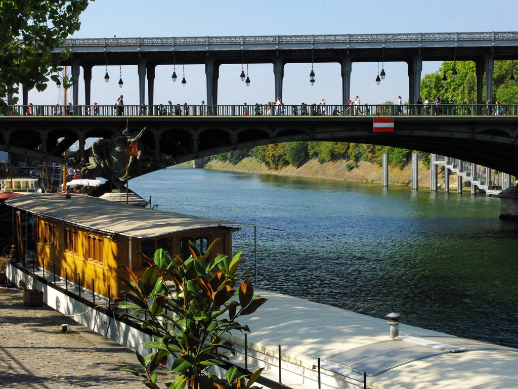 Pont de Bir-Hakeim © French Moments