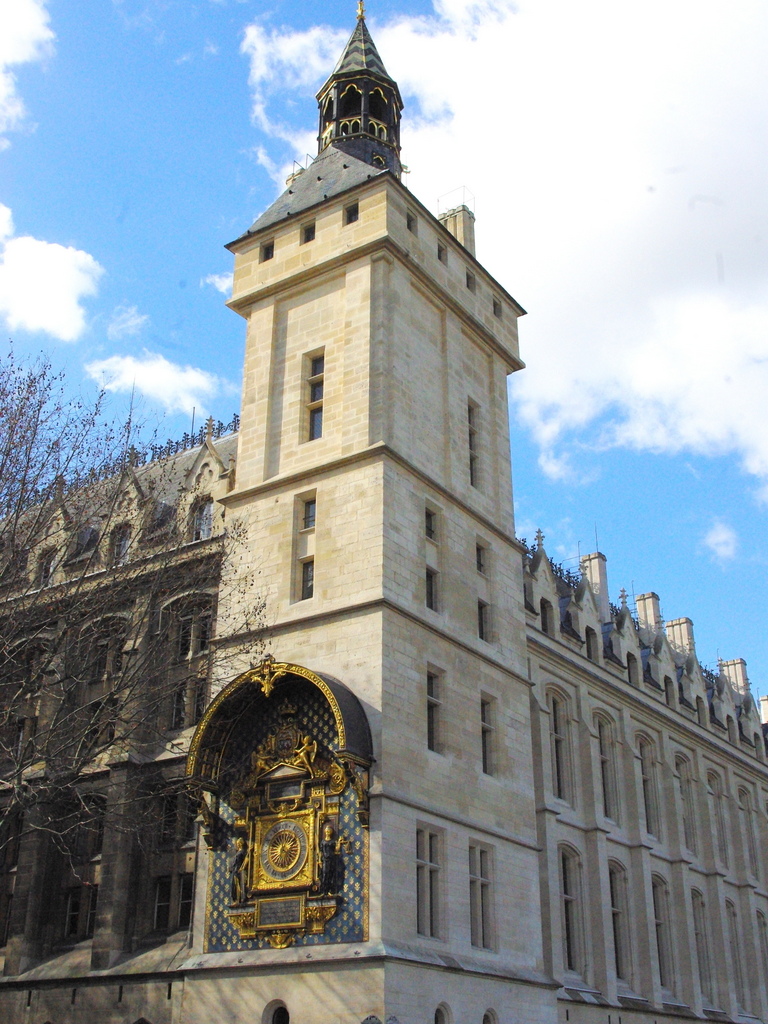 Clock Tower Conciergerie © French Moments