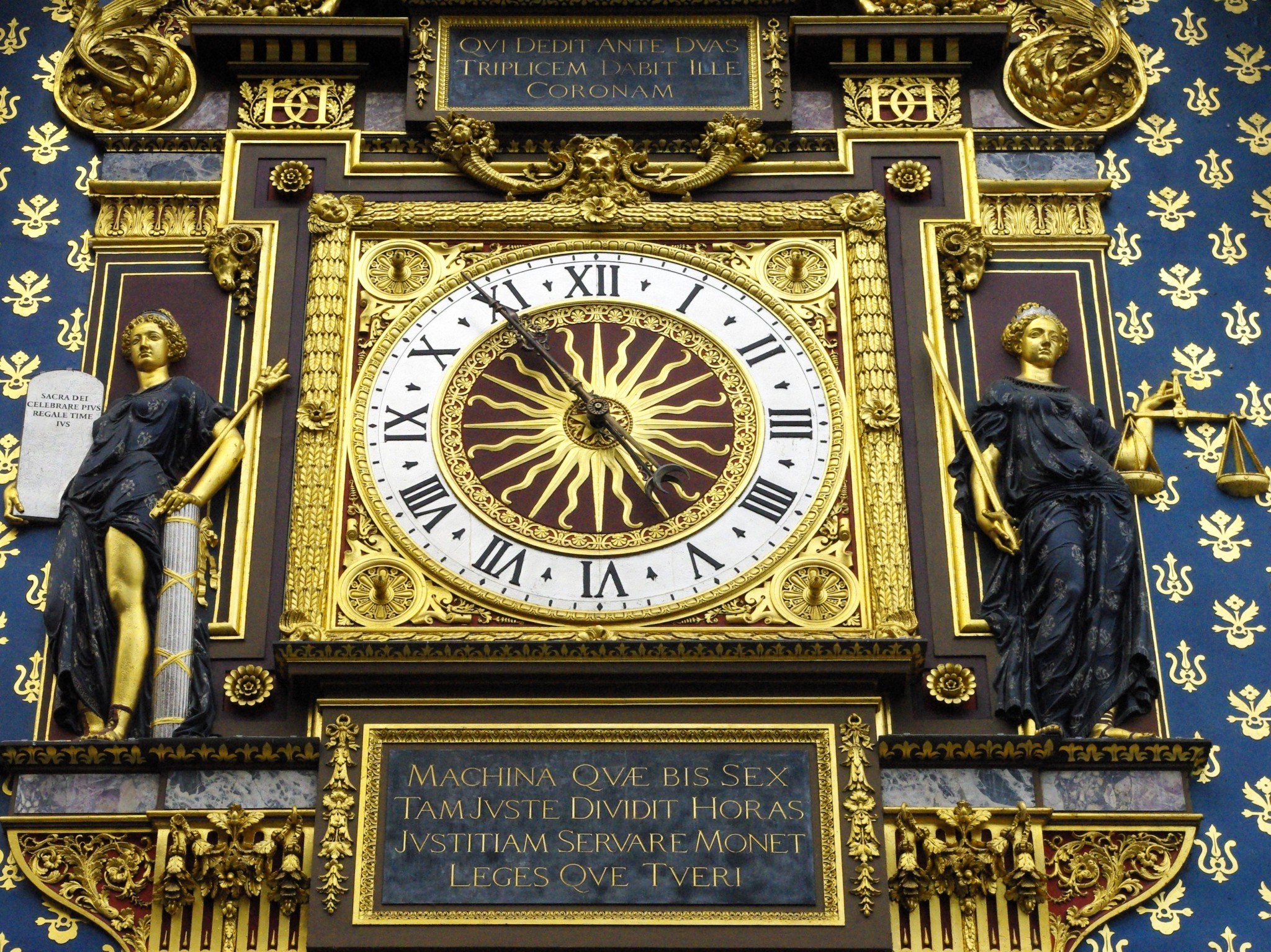 Clock of Conciergerie © French Moments