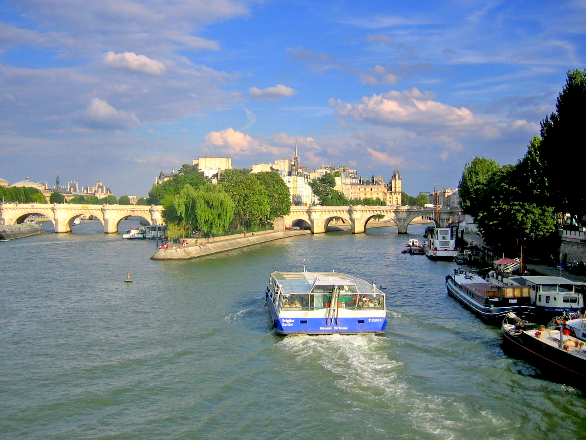 Pont-Neuf: the little secrets of Paris' oldest bridge - French Moments