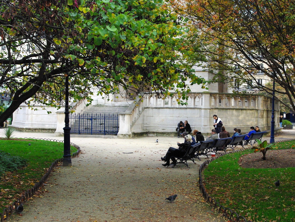 Parks and Gardens of Paris: Square de la Tour Saint-Jacques © copyright French Moments