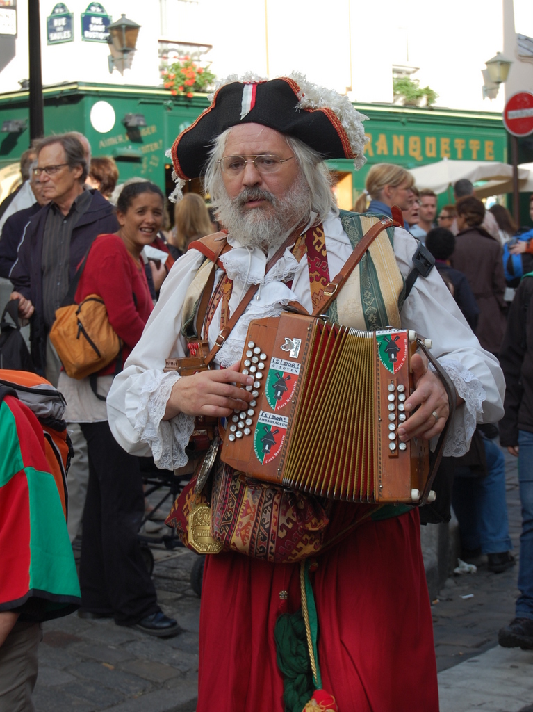 Accordionist in Montmartre © Titou net - licence [CC BY-SA 2.0] from Wikimedia Commons
