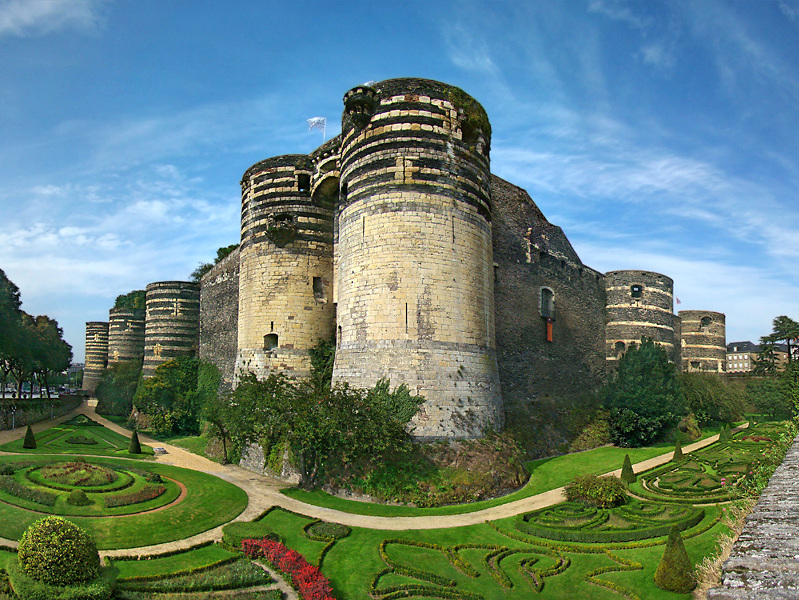Angers Castle © Tango7174 - licence [CC BY-SA 3.0] from Wikimedia Commons
