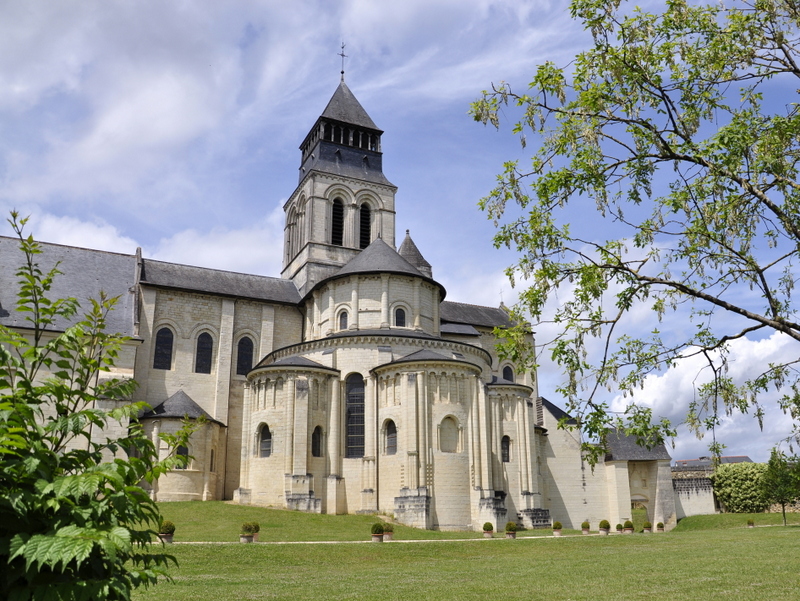 Fontevraud Abbey © Chatmouettes - licence [CC BY-SA 3.0] from Wikimedia Commons