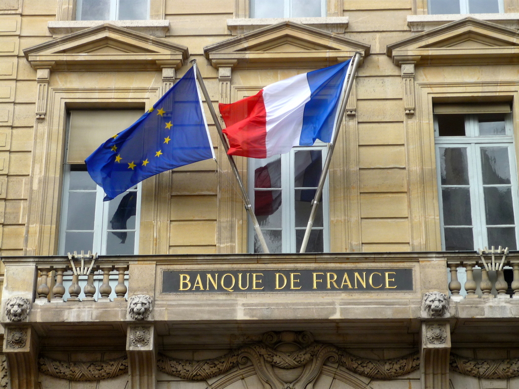 French flag on French Central Bank © French Moments - French Moments