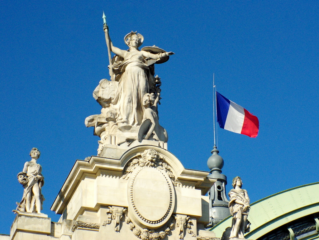 French flag on Grand Palais © French Moments