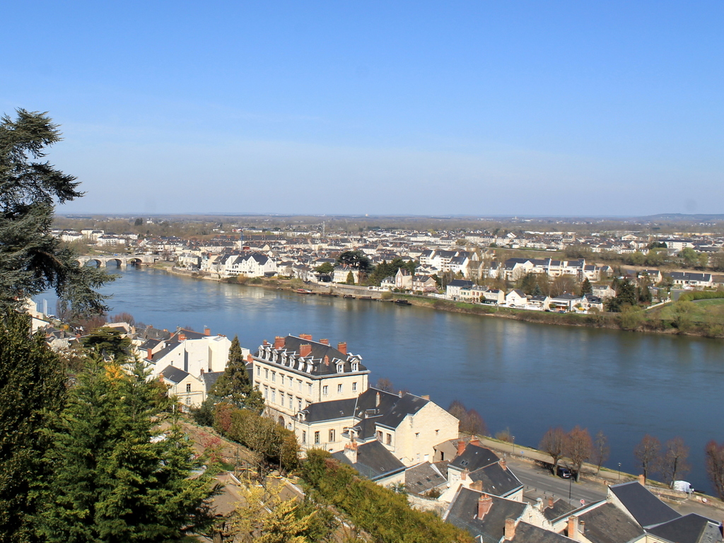 River Loire at Saumur © Kev22 - licence [CC BY-SA 3.0] from Wikimedia Commons