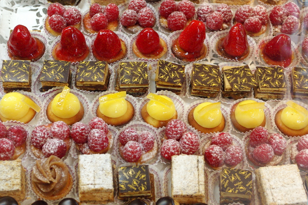 French Petits Fours : What are the 4 types of petit fours? – Mon