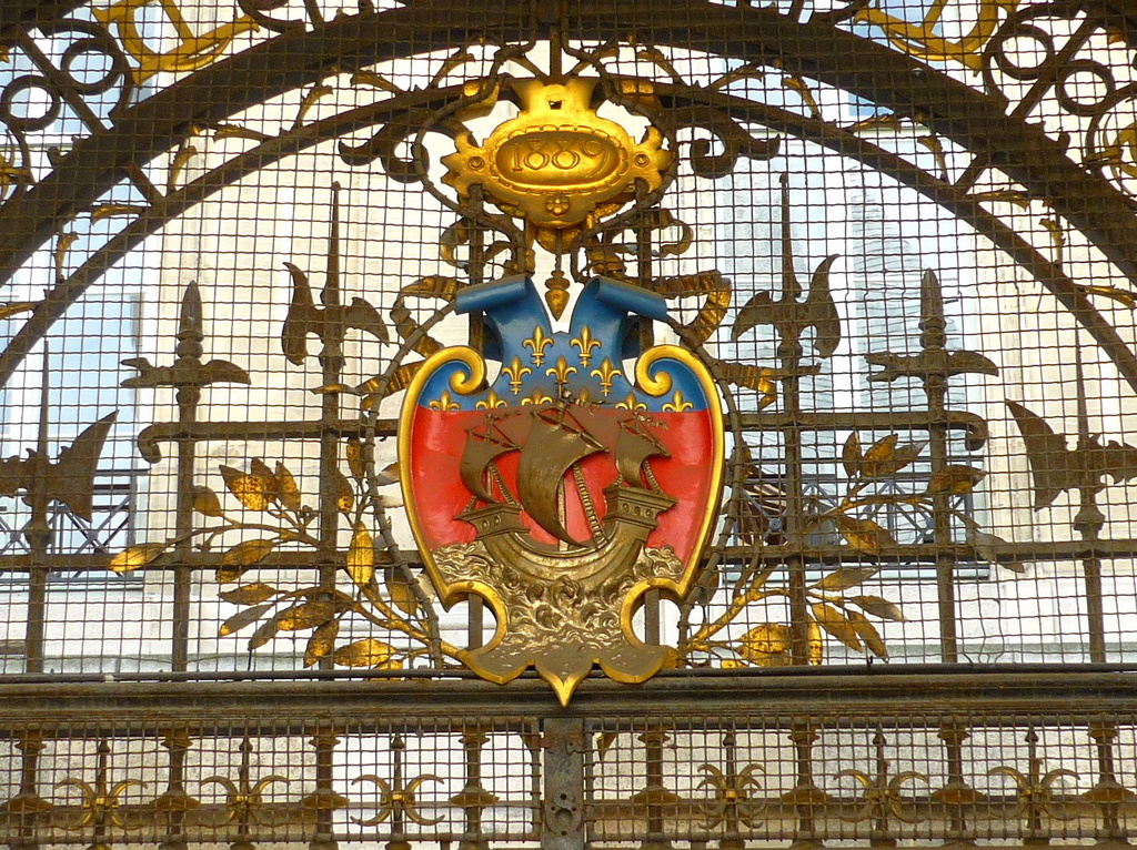 Fluctuat Nec Mergitur - Paris Coat of arms at Carnavalet Museum © French Moments