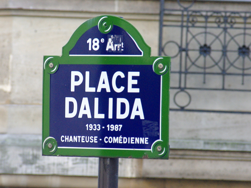 Place Dalida in Montmartre © French Moments