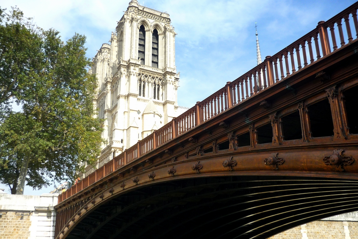 Pont au Double, Paris © French Moments