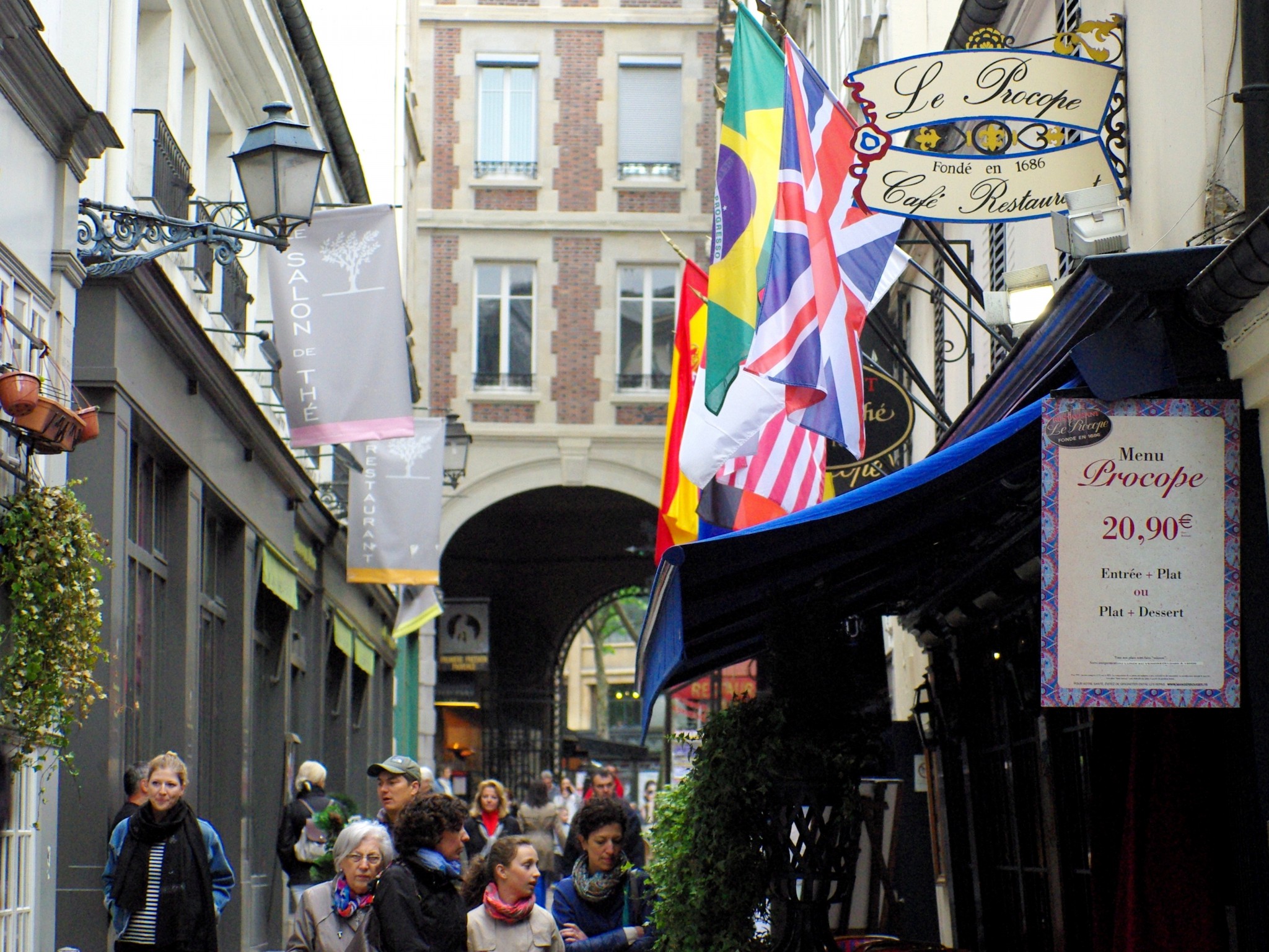 Saint-Germain-des-Pres 21 copyright French Moments