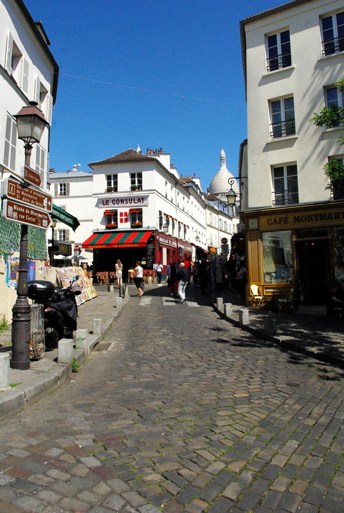 Facts about Paris - Village of Montmartre © French Moments