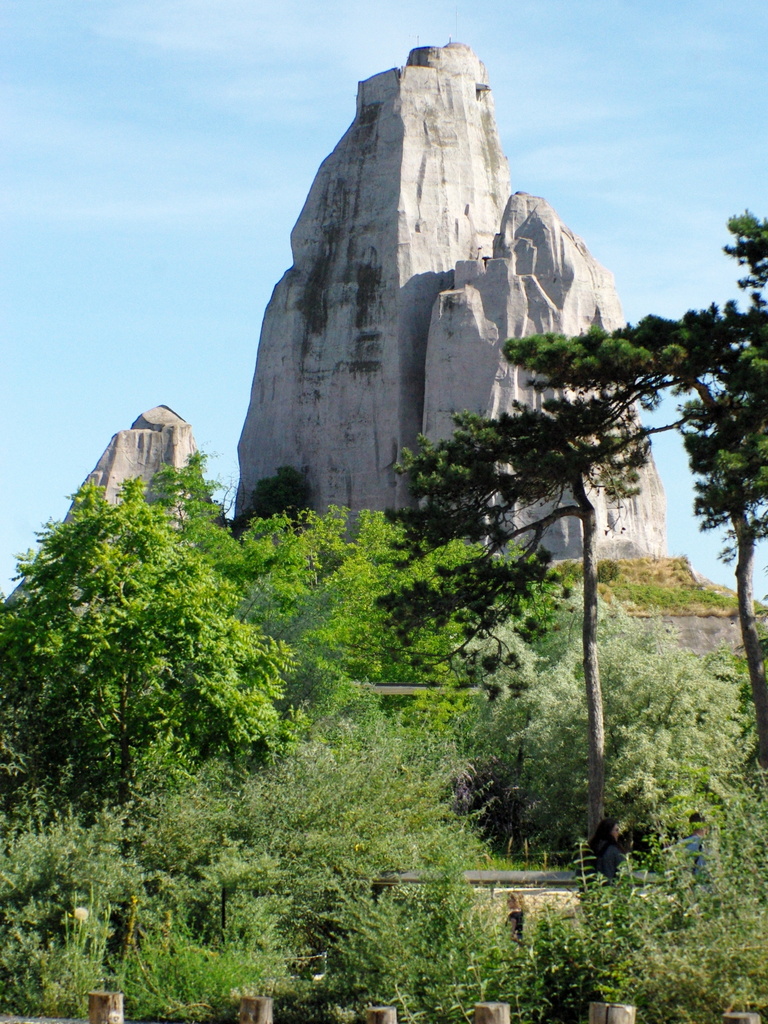 Landmarks of Paris - the Grand Rocher of the Zoo © French Moments