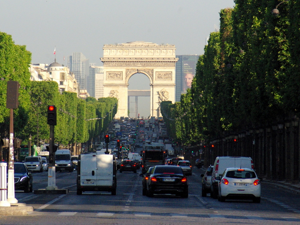 Champs-Elysées and Arc de Triomphe © French Moments