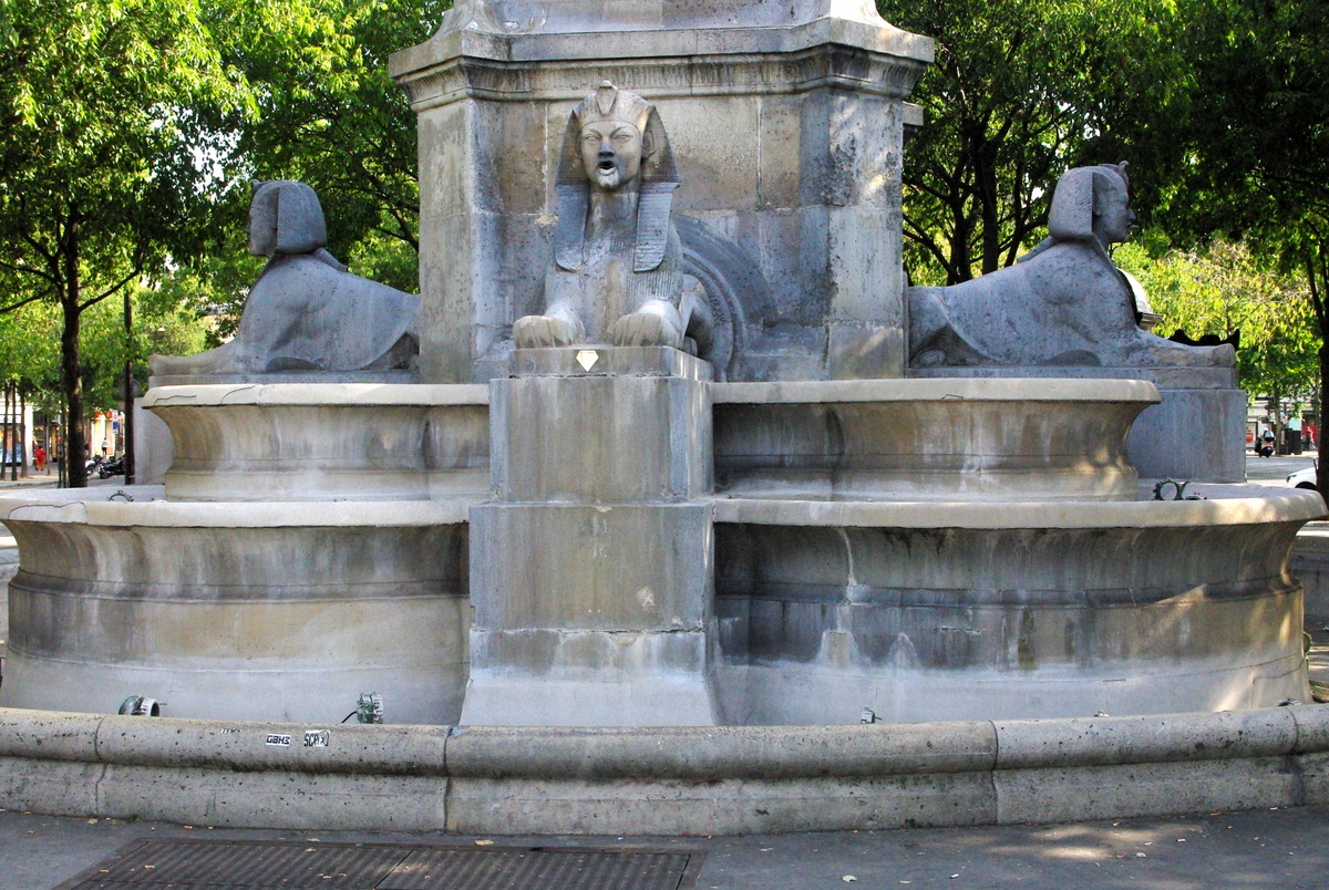 Fontaine du Palmier Chatelet © French Moments