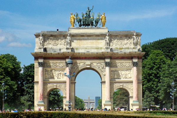Parks and Gardens of Paris: the Carrousel arch © French Moments