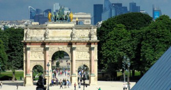 Discover the Arc de Triomphe du Carrousel Historical Axis from the Louvre 3 copyright French Moments