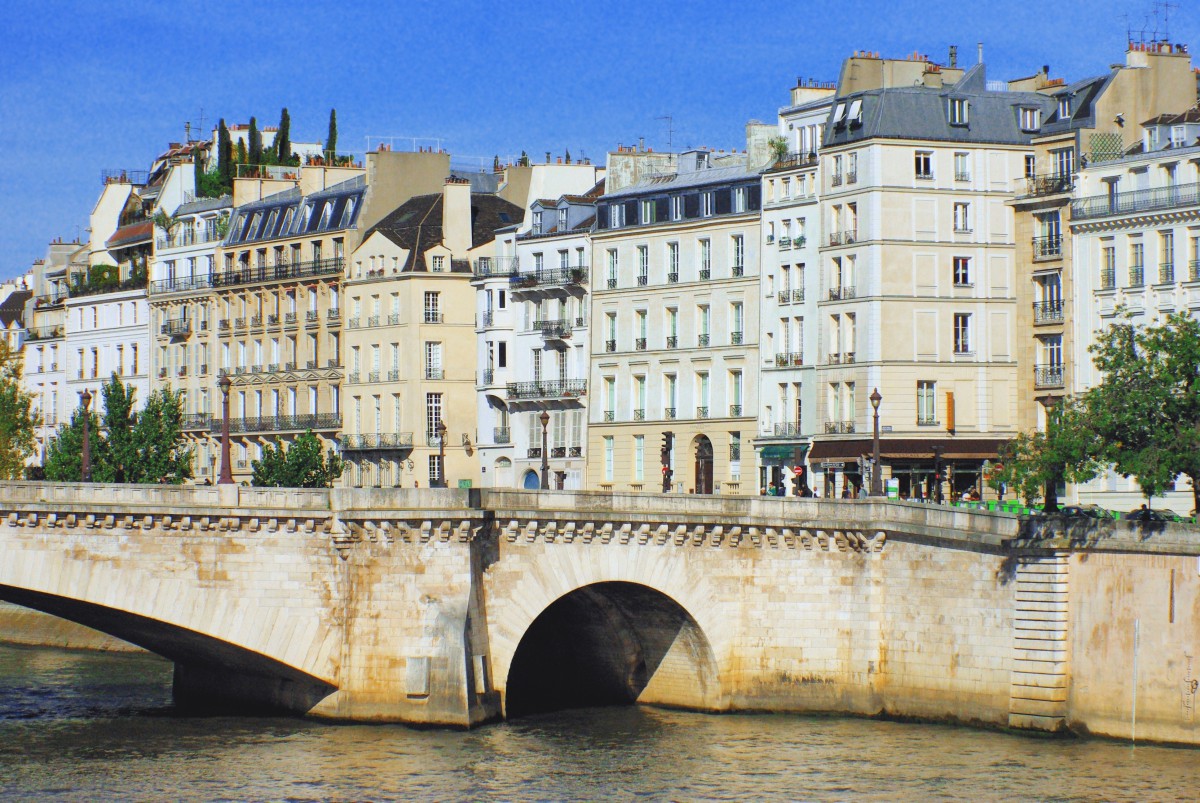 Discover the Ile Saint-Louis, Paris' treasure island - French Moments