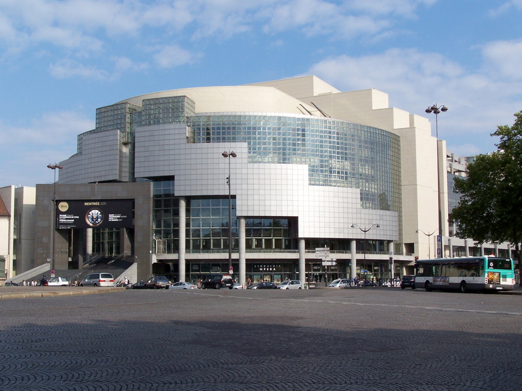 Famous monuments of Paris - Opéra Bastille © LPLT - licence [CC BY-SA 3.0] from Wikimedia Commons