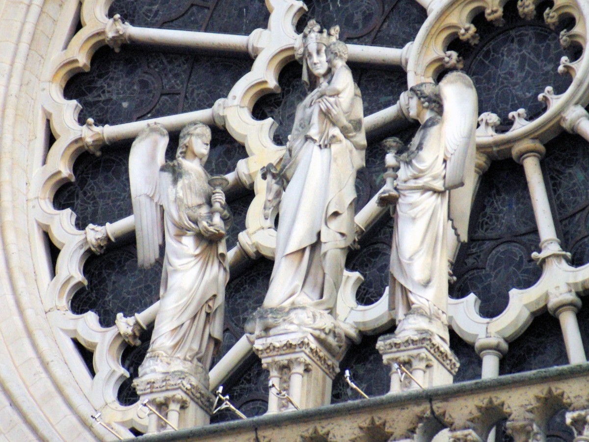 Virgin with Child, West Façade of Notre-Dame © French Moments