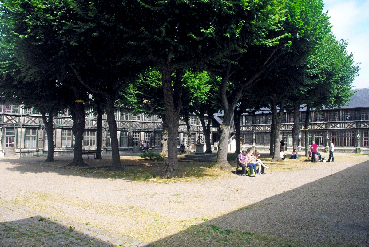 Ossuary of Saint-Maclou, Rouen © French Moments